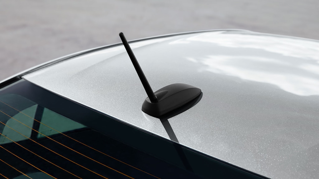 Antena deportiva trasera y más accesorios externos originales para tu sedán Chevrolet Onix 2025