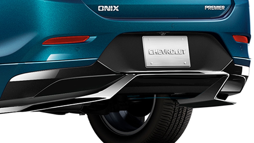 Difusor trasero y otros accesorios externos originales para tu sedán Chevrolet Onix 2025, dale un look más deportivo