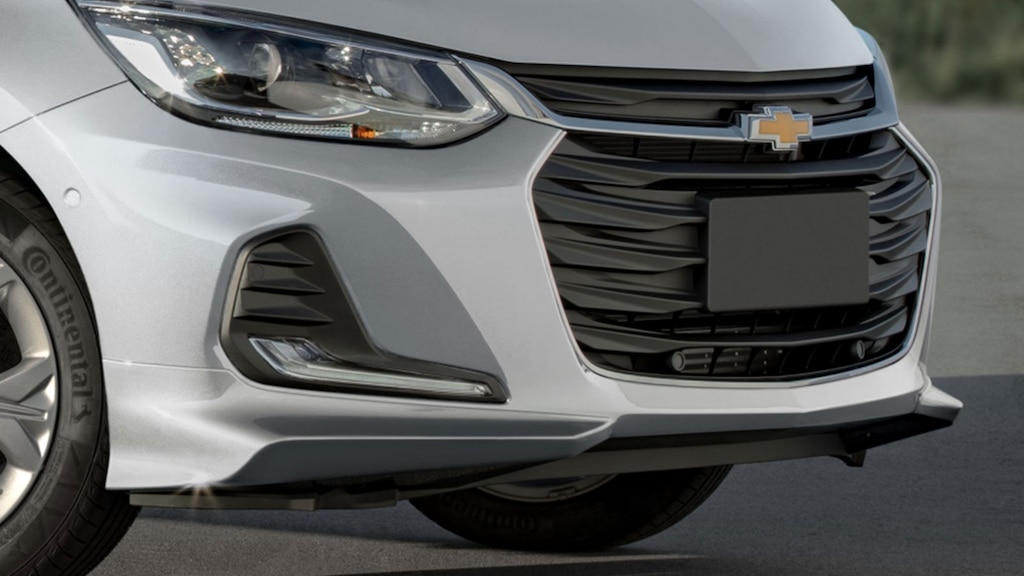 Spoiler frontal y otros accesorios externos deportivos originales para tu sedán Chevrolet Onix 2025