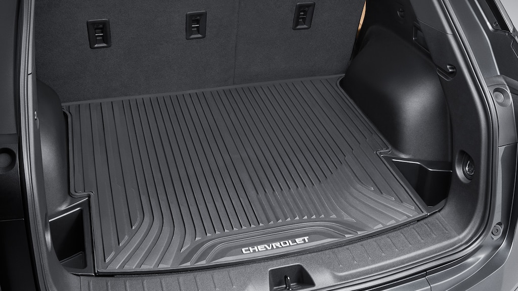 El tapete de vinil para cajuela en negro con emblema Chevrolet Blazer 2024 es uno de los accesorios interiores