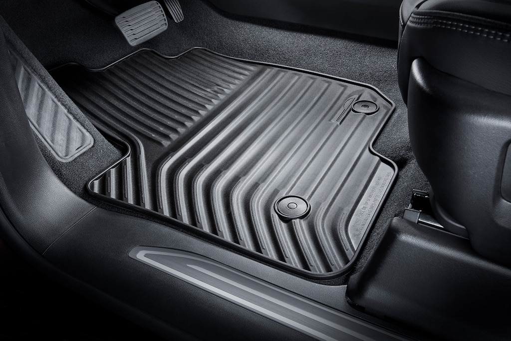 Tapetes de vinil delanteros color negro para Chevrolet Cheyenne ZR2 BISON 2025